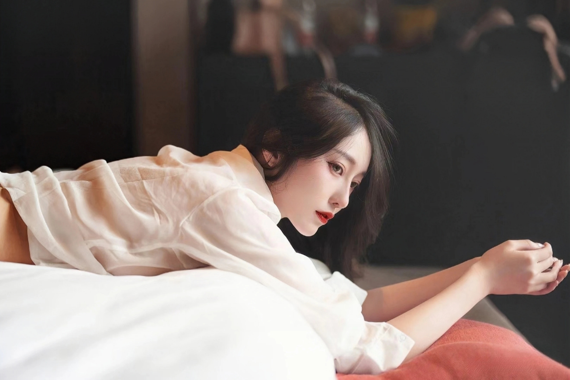 重庆高温红色预警两连发 防空洞成避暑“天堂”